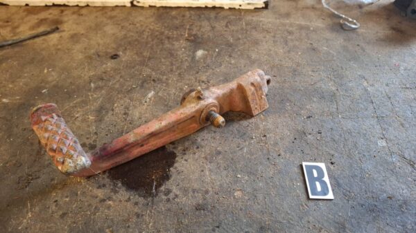 International B250 / 275 Diff Lock peddle - Image 3